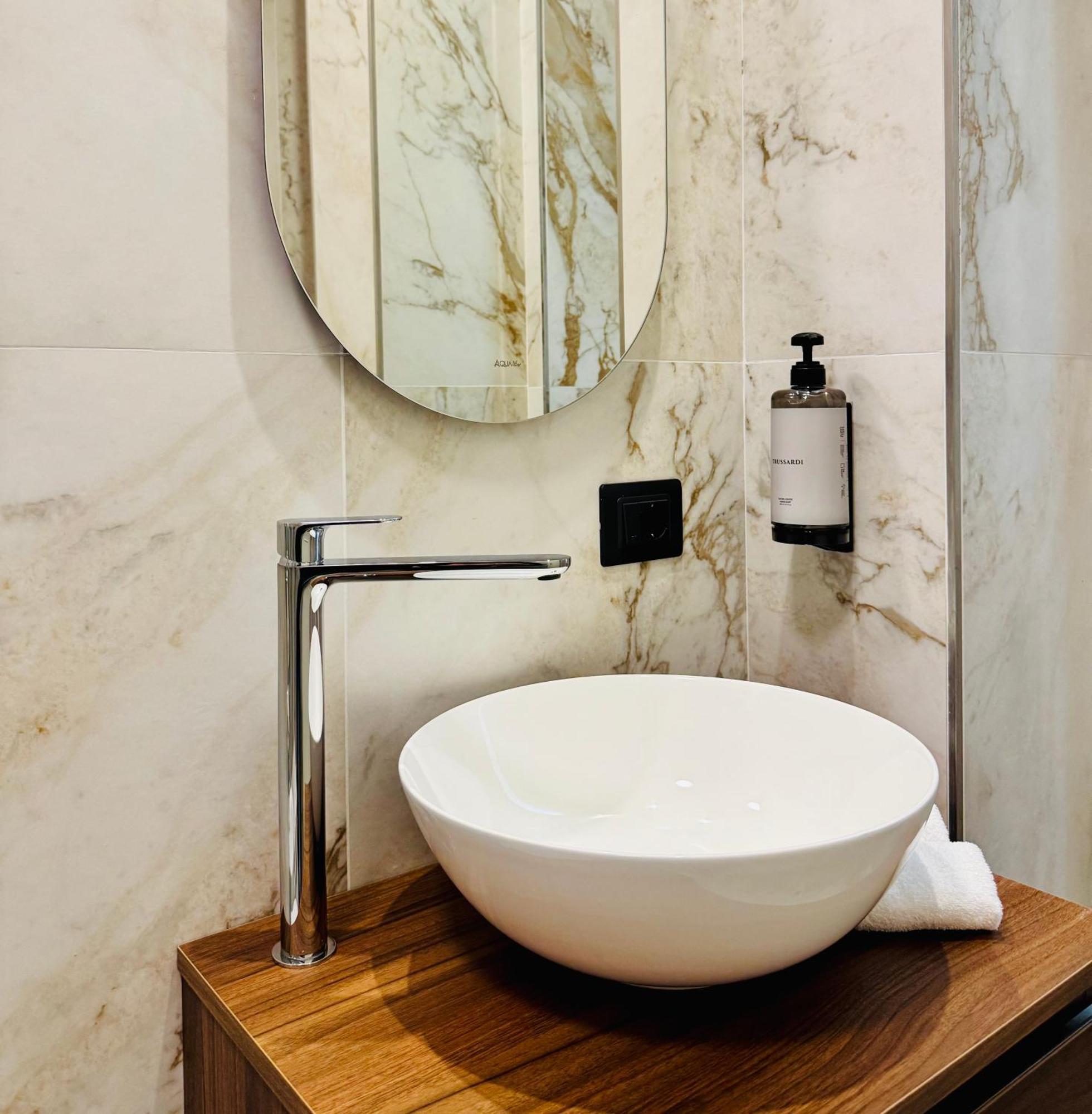 Museum Hospitality - Vatican Apartments Рим Екстериор снимка